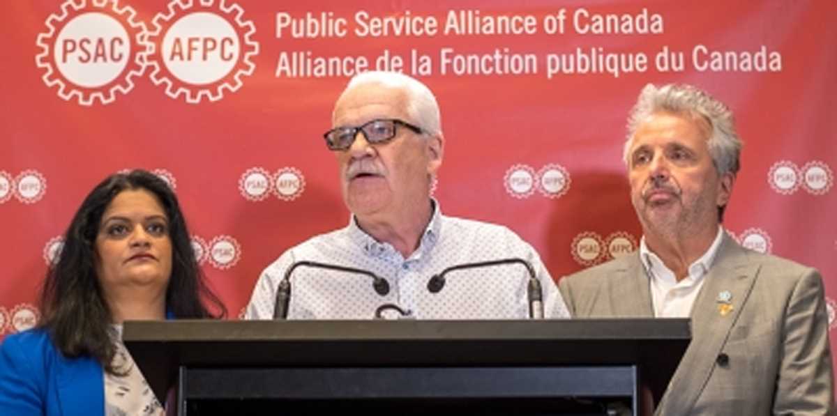 कनाडा सरकार के 155,000 कर्मचारियों के हड़ताल पर होने से इमिग्रेशन सेवाएं प्रभावित होंगी